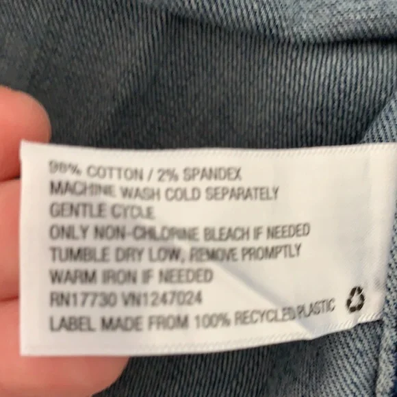 Good fellow & Co men’s denim button down shirt. - Picture 7 of 7